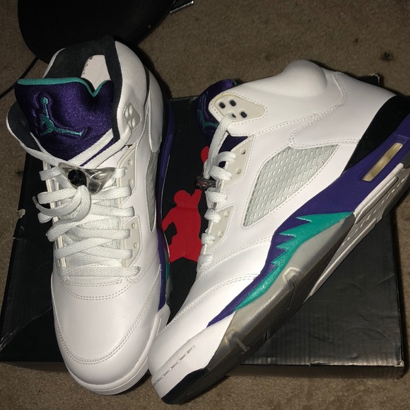 Size 11 2013 retro grape 5s.  9/10 condition - Picture 2 of 4